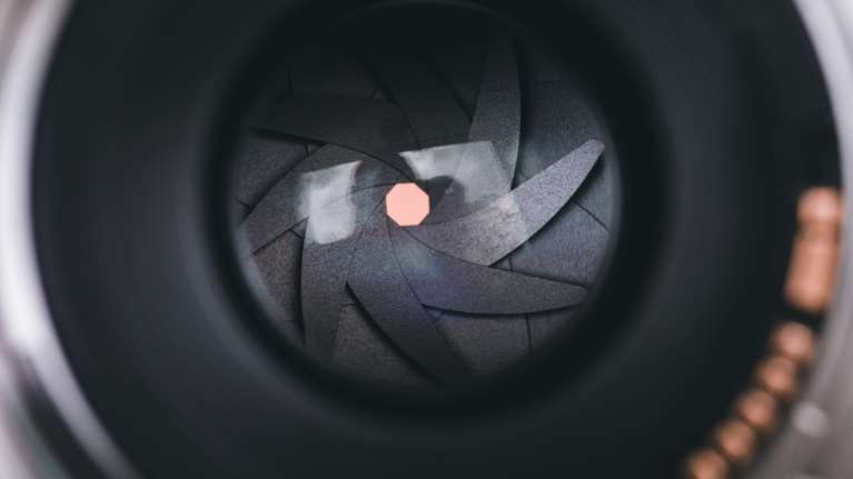 Χαλκιδική: "Ξήλωσε" τις ταμπέλες του καταλύματος και εξαφανίστηκε ο ξενοδόχος με τις κρυφές κάμερες