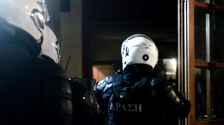 Άνω Λιόσια: Συνελήφθησαν πατέρας και γιος - Πυροβολούσαν για να εκφοβίσουν τη γειτόνισσά τους