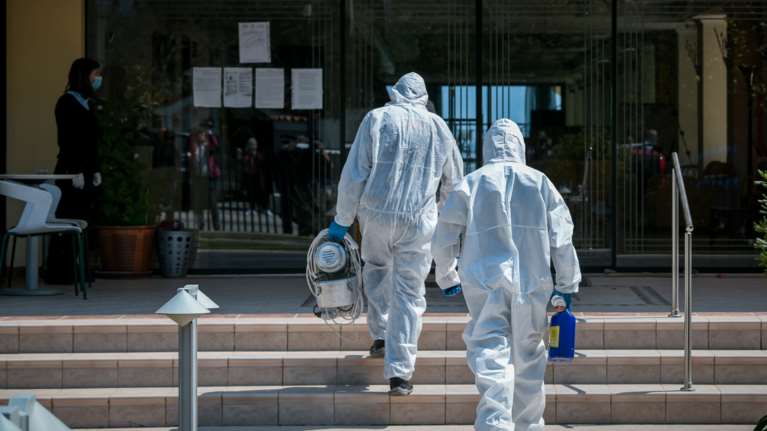 Κορονοϊός: Θετικές δύο νοσηλεύτριες σε γηροκομείο στο Αγρίνιο -  Rapid τεστ από τον ΕΟΔΥ στους φλοξενούμενους