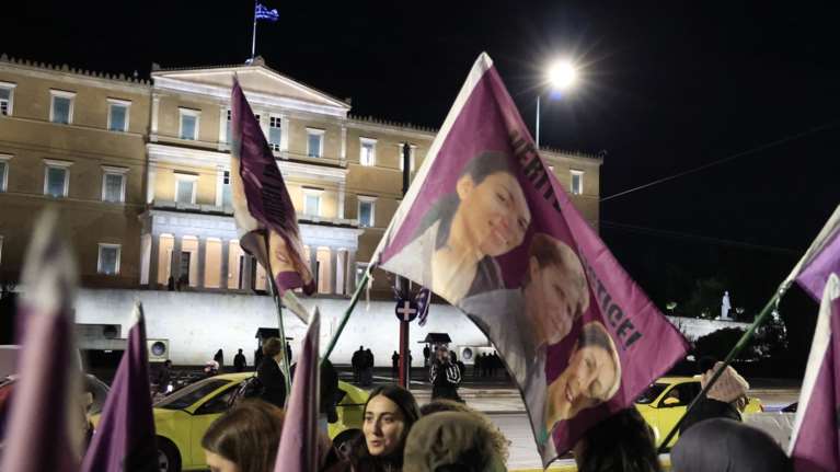 Πορεία στο κέντρο της Αθήνας για την Παγκόσμια Ημέρα εξάλειψης της βίας κατά των γυναικών [εικόνες]