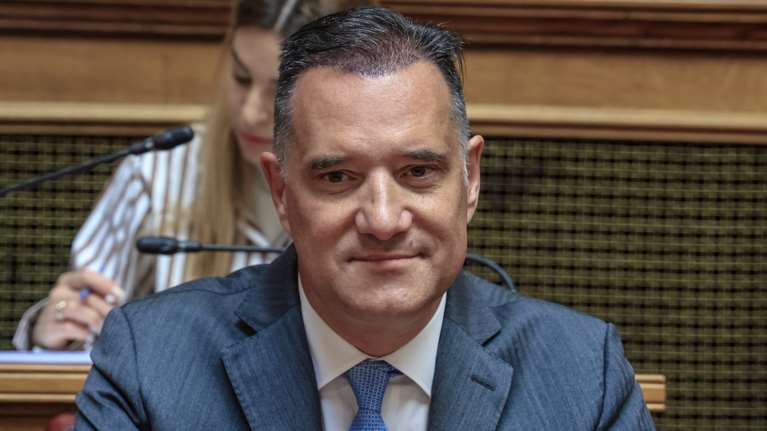 Ο Άδωνις Γεωργιάδης παραδέχθηκε ότι έκανε μεταμόσχευση μαλλιών: &quot;Είχα μία αραίωση, είμαι ευχαριστημένος τώρα&quot;