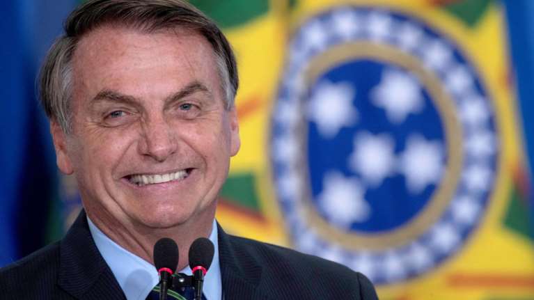 Βραζιλία: &quot;Εφαγε πόρτα&quot; ο ανεμβολίαστος Μπολσονάρου - Προσπάθησε να μπει στο γήπεδο της Σάντος [Bίντεο]