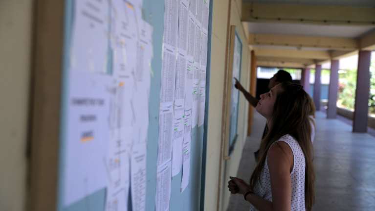 Πανελλήνιες 2022 - Τέλος η αγωνία: Ανακοινώνονται σήμερα οι βαθμοί των υποψηφίων - Οι 3 τρόποι για να τους δείτε