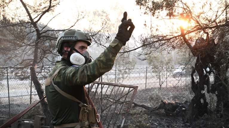 Η τελευταία ενημέρωση της Πυροσβεστικής για τα πύρινα μέτωπα σε Δυτική Αττική, Λουτράκι και Ρόδο