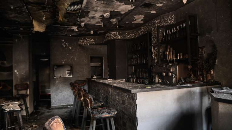 Εκρηξη σε καφετέρια στο Περιστέρι - Τεράστιες υλικές ζημιές [εικόνες - βίντεο]