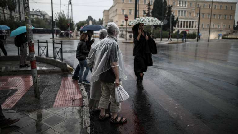 Με βροχές και τοπικές καταιγίδες ο καιρός σήμερα: Επέλαση ψυχρού μετώπου - Πότε και πού έρχεται το &quot;κρύο από τη Ρωσία&quot;