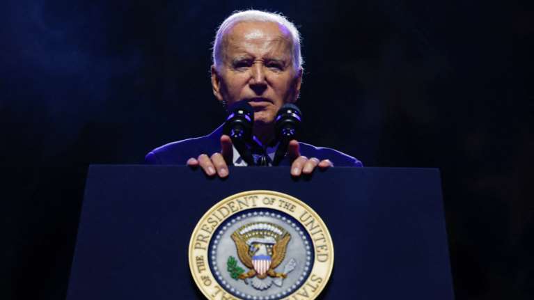 Σφοδρή επίθεση Μπάιντεν σε Τραμπ: &quot;Χρησιμοποιεί τη ρητορική της ναζιστικής Γερμανίας&quot;