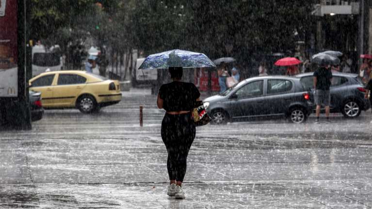 Χαλάει ο καιρός τις επόμενες ημέρες: Έρχονται βροχές και καταιγίδες, πέφτει η θερμοκρασία