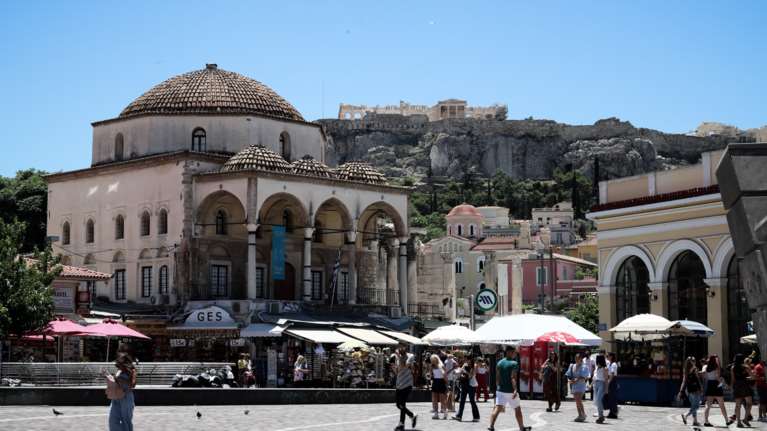 Υμνοι Bloomberg για την Ελλάδα και τη διαχείριση του κορονοϊού: &quot;Είναι τώρα ο πιο ασφαλής προορισμός&quot;