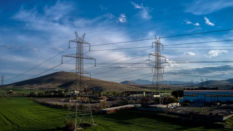 Γιατί μέσα σε μία ημέρα η Ελλάδα έγινε η πιο ακριβή αγορά ηλεκτρισμού στην Ευρώπη