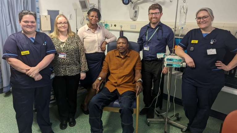 Βρετανία: Χιλιάδες καρκινοπαθείς θα δοκιμάσουν εξατομικευμένα εμβόλια για τον καρκίνο