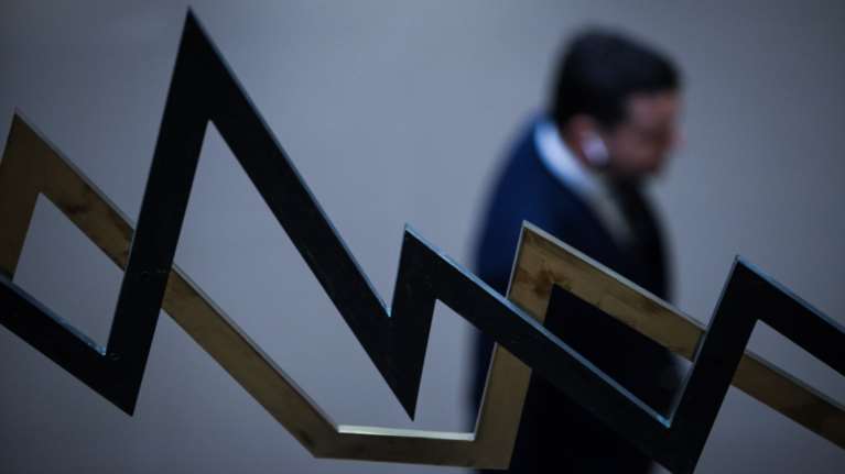 Νέα έξοδος της Ελλάδας στις αγορές με 5ετές ομόλογο