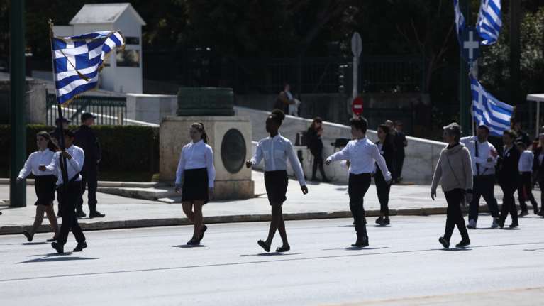 25η Μαρτίου: Ποιοι δρόμοι κλείνουν σήμερα στο κέντρο της Αθήνας λόγω της μαθητικής παρέλασης - Πώς θα κινηθούν τα ΜΜΜ