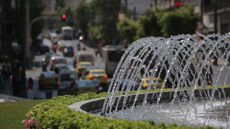 Καιρός: Τους 33 βαθμούς θα φτάσει σήμερα ο υδράργυρος - Σε ποιες περιοχές θα σημειωθούν βροχές