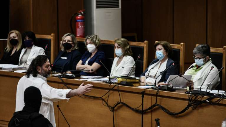 Δίκη Χρυσής Αυγής - &quot;Οχι&quot; στην αποφυλάκιση Λαγού: Χειροκροτούσε ειρωνικά - Η ένταση με τη Μάγδα Φύσσα στο δικαστήριο