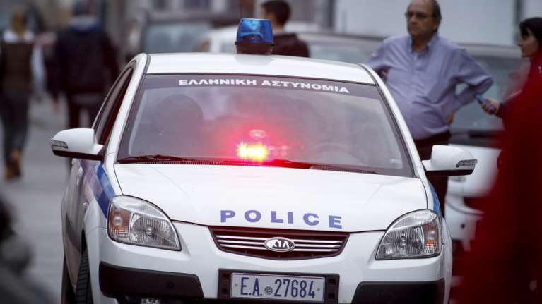 Γλυφάδα: Έπιτέθηκαν σε 85χρονη για να της αρπάξουν την αλυσίδα που φορούσε στο λαιμό [βίντεο]