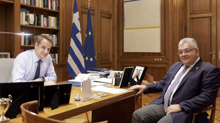 Συνάντηση του Κυριάκου Μητσοτάκη με τον πρύτανη του ΑΠΘ στο Μέγαρο Μαξίμου