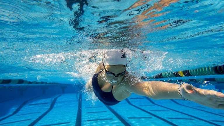 Δήμος Αθηναίων: Δωρεάν προγράμματα κολύμβησης και ειδικής εκγύμνασης για παιδιά και ενήλικες με αναπηρία