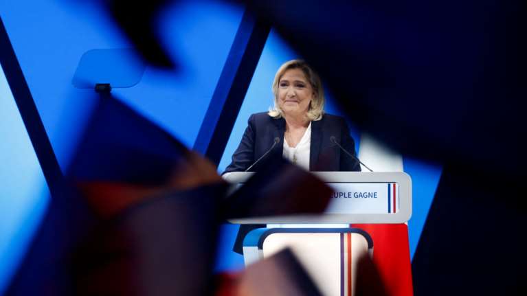 Η άνοδος των λαϊκιστών στην Ευρώπη: Η ακρίβεια που σαρώνει μπορεί να φέρει στην εξουσία ακόμα και τη Λε Πεν