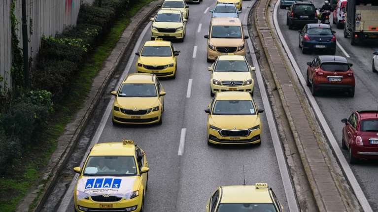 Χωρίς ταξί τη Μεγάλη Τρίτη - Προειδοποιητική απεργία του ΣΑΤΑ για τις λεωφορειολωρίδες