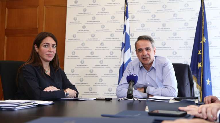 Σύσκεψη για την παρουσίαση της πλατφόρμας stegasi.gov.gr υπό τον Μητσοτάκη