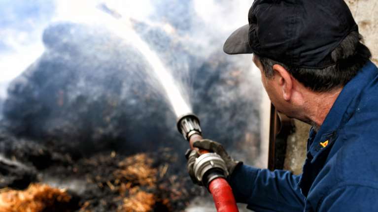 Φωτιά στην Ωλένη Ηλείας - Επιχειρούν επίγειες και εναέριες δυνάμεις