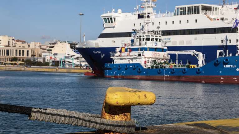 Δεμένα τα πλοία σε πολλά λιμάνια λόγω των θυελλωδών ανέμων