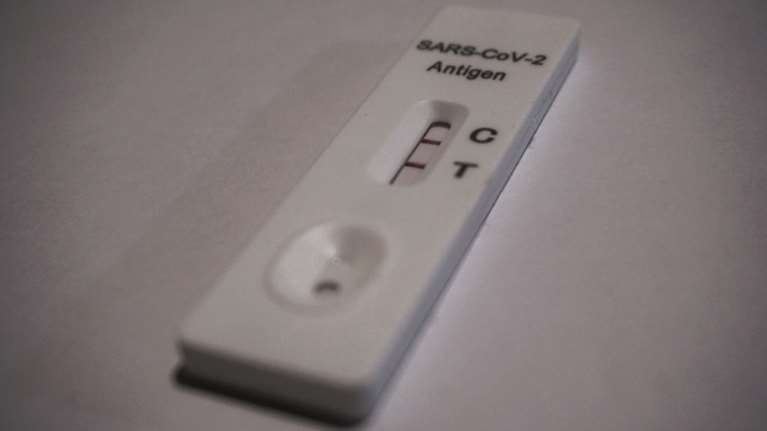 Κορονοϊός: Νέα αύξηση θετικότητας - 22 οι θάνατοι, 8 διασωληνωμένοι, 472 εισαγωγές