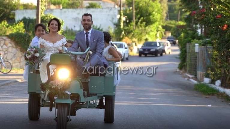 Κρήτη: Γάμος από άλλη εποχή - Η νύφη πήγε στην εκκλησία με τρίκυκλο [εικόνες - βίντεο]
