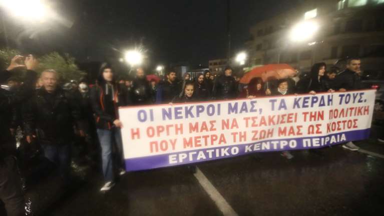 Κυκλοφοριακό κομφούζιο στην Αθήνα από πορεία διαμαρτυρίας για τα Τέμπη - Πού έχει κίνηση [εικόνες]