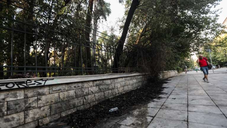 Καύσωνας: Κλείνουν από σήμερα το Πάρκο Τρίτση, το Πεδίον του Άρεως, ο Λόφος Φινοπούλου και το Αττικό Άλσος