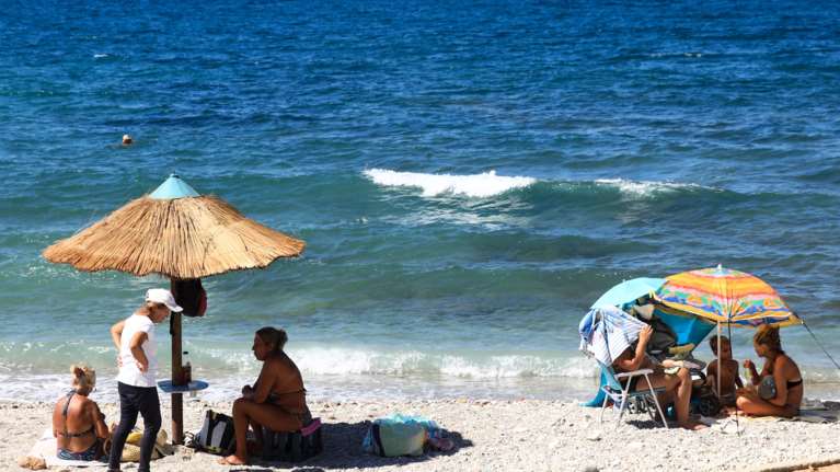 Καιρός: Με μελτέμια και 35άρια μπαίνει ο Σεπτέμβριος - Πότε έρχονται τα πρωτοβρόχια