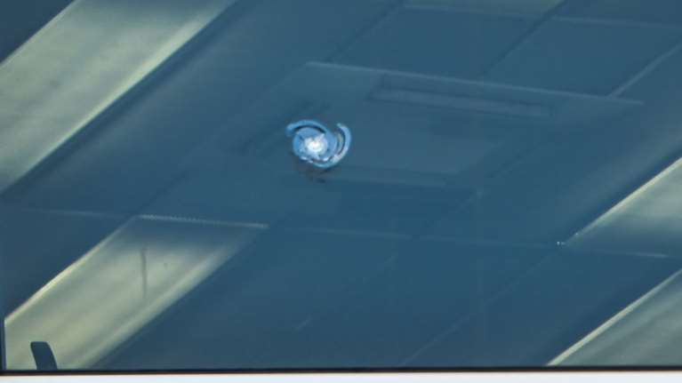 Συναγερμός στον Ταύρο: Εντοπίστηκαν τρύπες από πυροβολισμούς στα κεντρικά της ΑΑΔΕ [βίντεο - εικόνες]