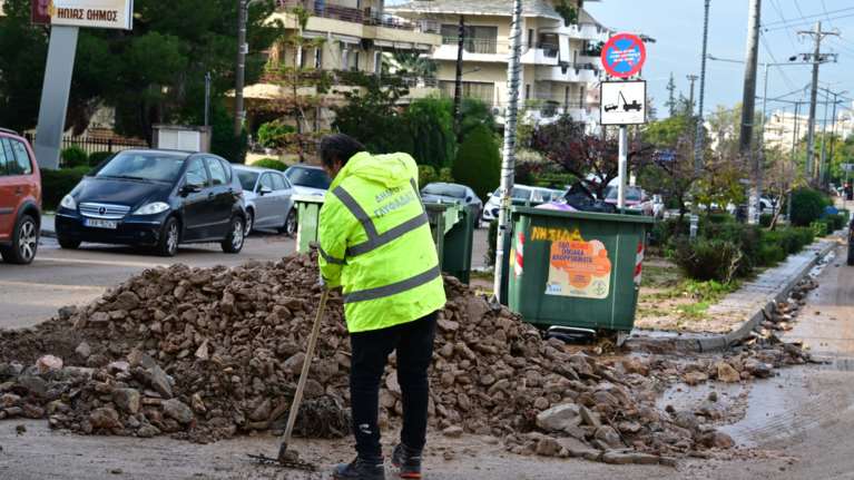 Δήμαρχος Γλυφάδας: Καταγγελία για μπαζωμένο ρέμα – Στο "κάδρο" και έργα του ΔΕΔΔΗΕ