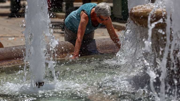 Καιρός: Επικίνδυνο κοκτέιλ ζέστης και μελτεμιών σήμερα – Πολύ υψηλός ο κίνδυνος πυρκαγιάς στην Αττική