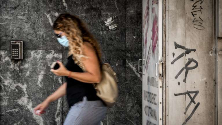 Δερμιτζάκης: Χρήση μάσκας παντού, μέσα και έξω στο κέντρο της Αθήνας - Ποιες περιοχές είναι στο "κόκκινο"