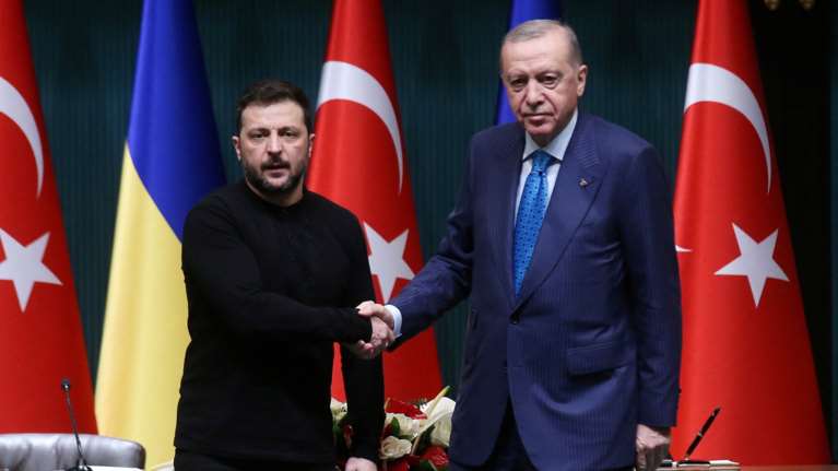 Τηλεφωνική επικοινωνία Ερντογάν-Ζελένσκι: Η Τουρκία είναι έτοιμη να βοηθήσει στη διεξαγωγή συνομιλιών Ουκρανίας-Ρωσίας