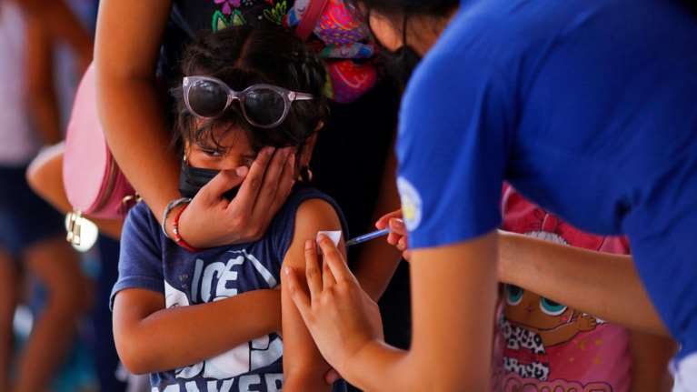 Κορονοϊός: Η Σουηδία σταματά τους εμβολιασμούς εφήβων - &quot;Πολύ μικρός ο κίνδυνος&quot;