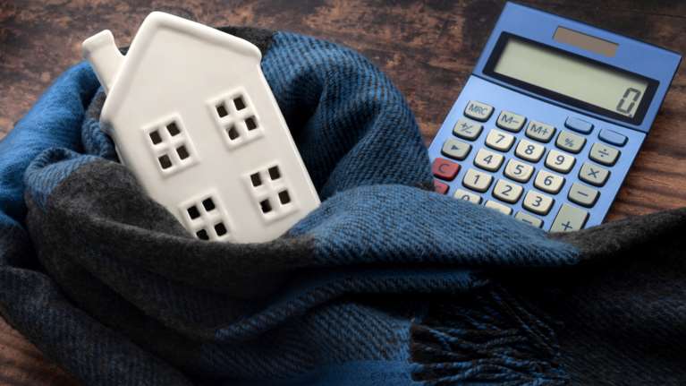 Τι αλλάζει στο επίδομα θέρμανσης - &quot;Εφιάλτης&quot; οι τιμές του πετρελαίου για τα νοικοκυριά