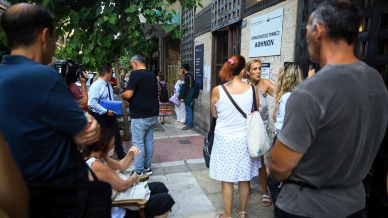 Τέλος οι ουρές στα Κτηματολόγια: Από την Τετάρτη αριθμός προτεραιότητας στην Ανατολική Αττική, ακολουθεί η Θεσσαλονίκη