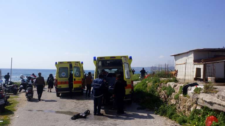 Γυναίκα πέθανε αβοήθητη στην Αίγινα - Το Κέντρο Υγείας δεν είχε οδηγό για ασθενοφόρο