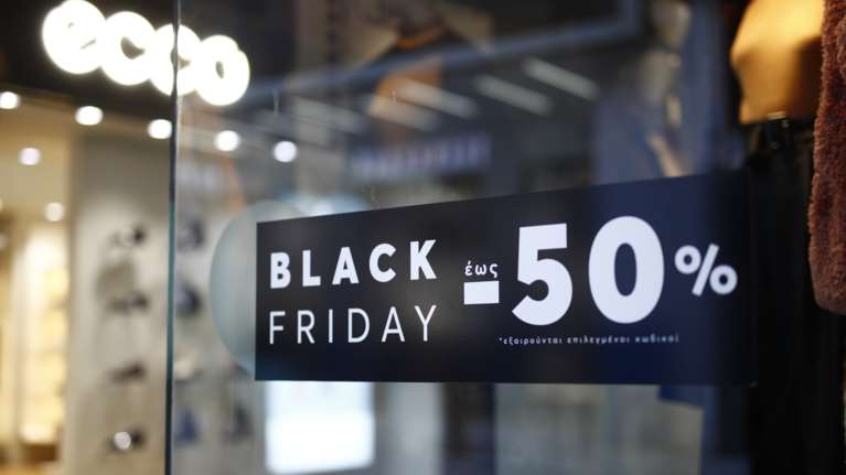 Αντίστροφη μέτρηση για την Black Friday - Οι sos συμβουλές για τους καταναλωτές