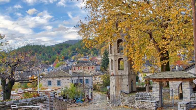 &quot;Βουλιάζει&quot; η Ήπειρος Χριστούγεννα - Πρωτοχρονιά: Πληρότητες σχεδόν στο 100%, πώς διαμορφώνονται οι τιμές