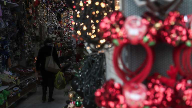 Ποιοι και πότε θα λάβουν το έκτακτο επίδομα των Χριστουγέννων