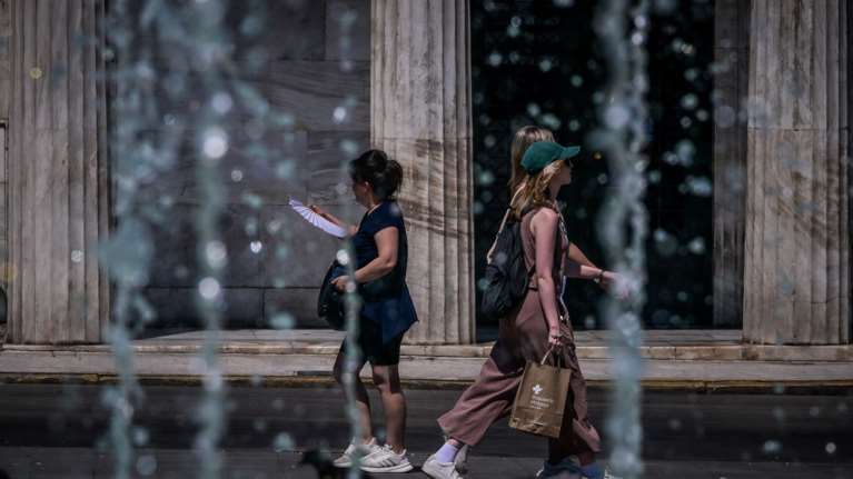 Καιρός: Ανοδος του υδράργυρου και ισχυροί άνεμοι έως 7 μποφόρ - Πού θα δούμε 35άρια