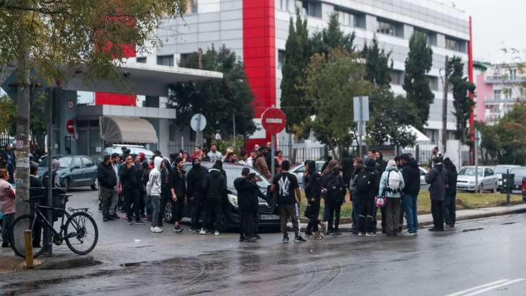 Πυροβολισμός 16χρονου Ρομά: Σε διαθεσιμότητα ο αστυνομικός που τον πυροβόλησε στο κεφάλι