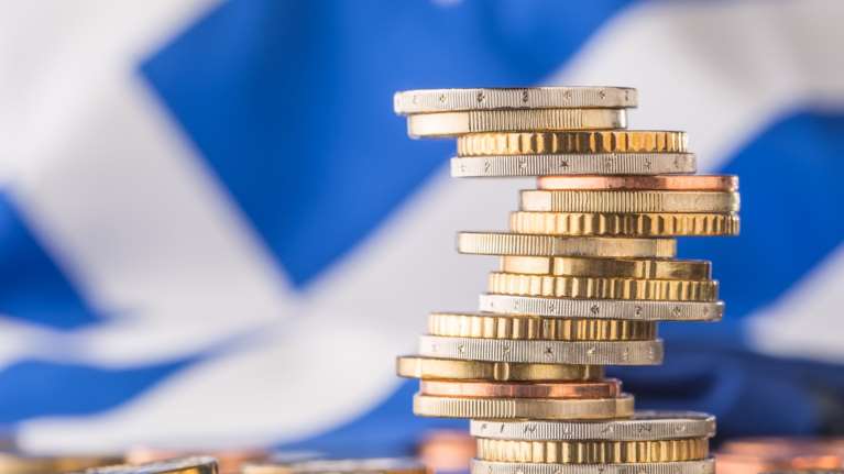 Τι βλέπουν για την Ελλάδα το νέο έτος οι διεθνείς οίκοι