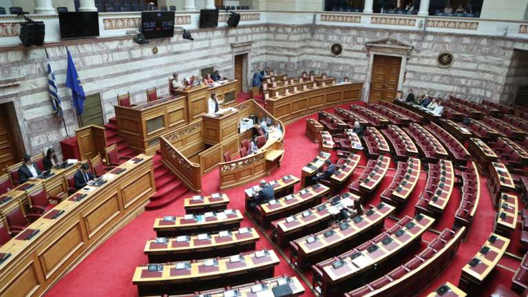 Βουλή: Παραμένει στους 151 βουλευτές η απόλυτη πλειοψηφία και μετά την έκπτωση των 3 &quot;Σπαρτιατών&quot; - Τι λέει ο Κακλαμάνης