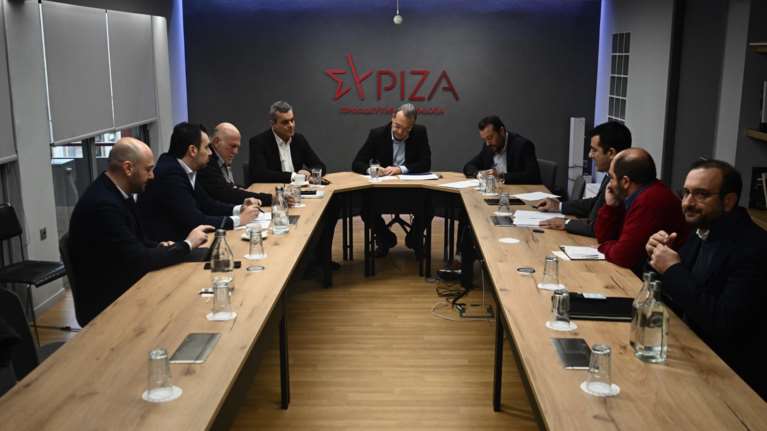 Συνάντηση Φάμελλου με παραγωγικούς φορείς: Η αγορά και τα νοικοκυριά έχουν στερηθεί σχεδόν 20 δισ. ευρώ