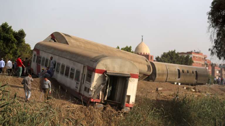 Αίγυπτος: Τουλάχιστον 8 νεκροί και πολλοί τραυματίες έπειτα από εκτροχιασμό τρένου